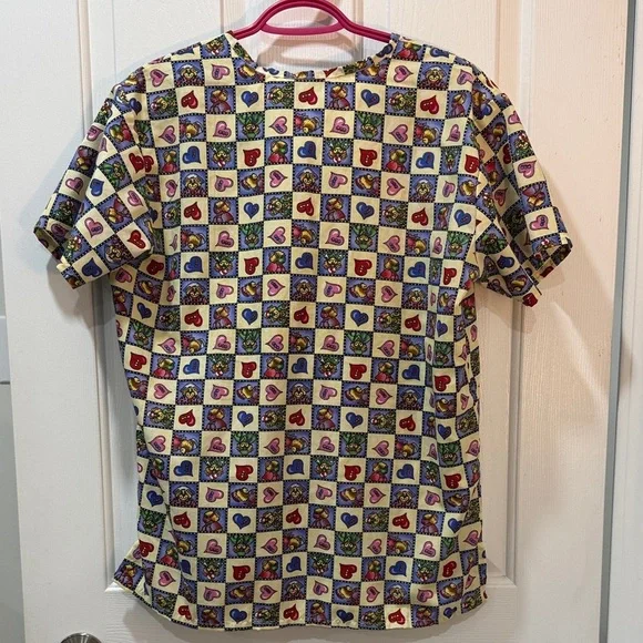 Colorful Heart Pattern Scrub Top - Picture 4 of 5